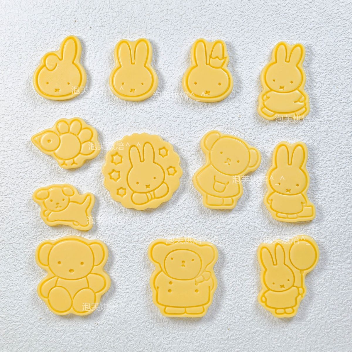 Cute 3D Press Cookie Mold with - огляд і ціна Kitchen Gadgets Oxo